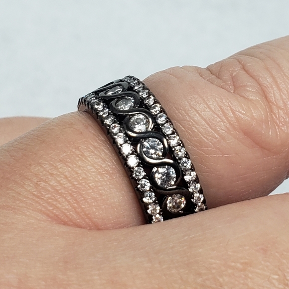 18k Stack Pave Band - Picture 8 of 8